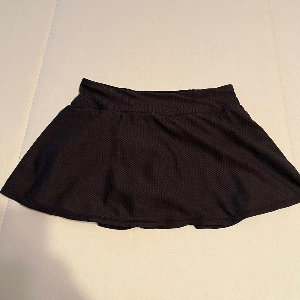 Kyodan‎ black active skorts. Size medium. Preowned in good condition